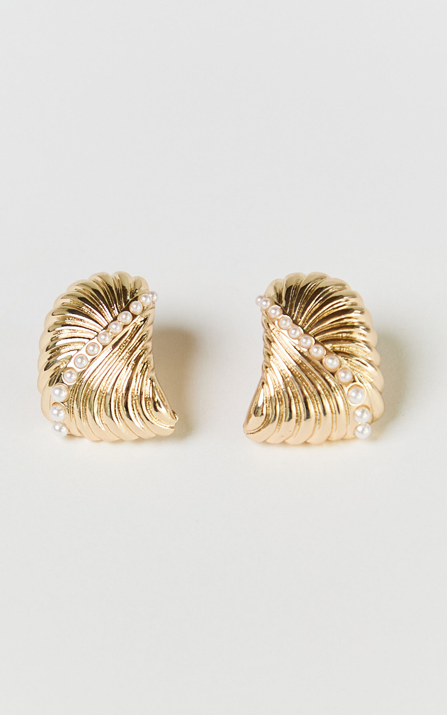 Chantelle Earrings - Ridged Pearl Stud Earrings in Gold - NoSize, GLD1