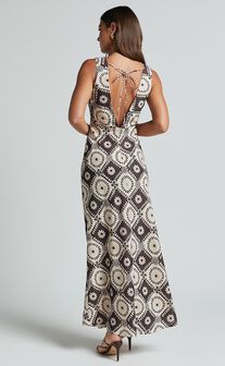 Ryhana Midi Dress - Deep V Nick Sleeveless Slip Dress in Brown & Cream Geo