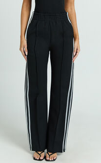 Aleona Pants - Mid Rise Relaxed Straight Pants in Black