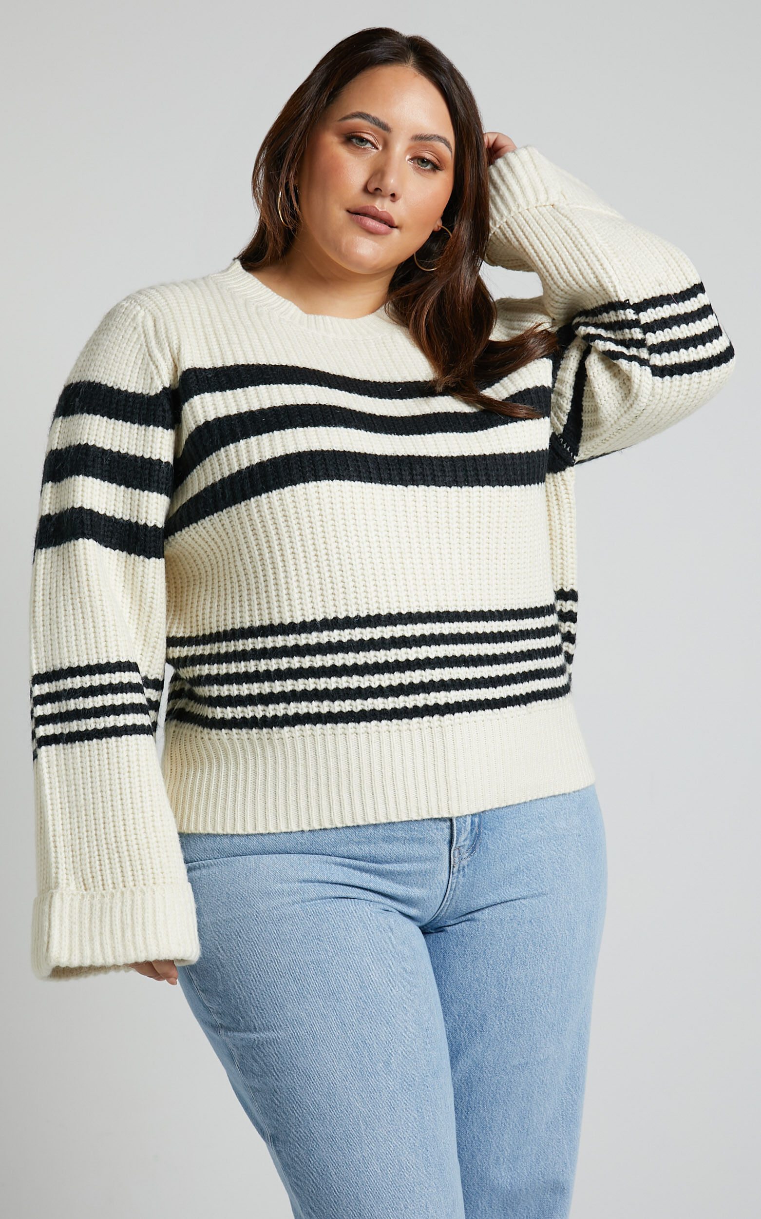 Black and white striped crew neck sweater deals