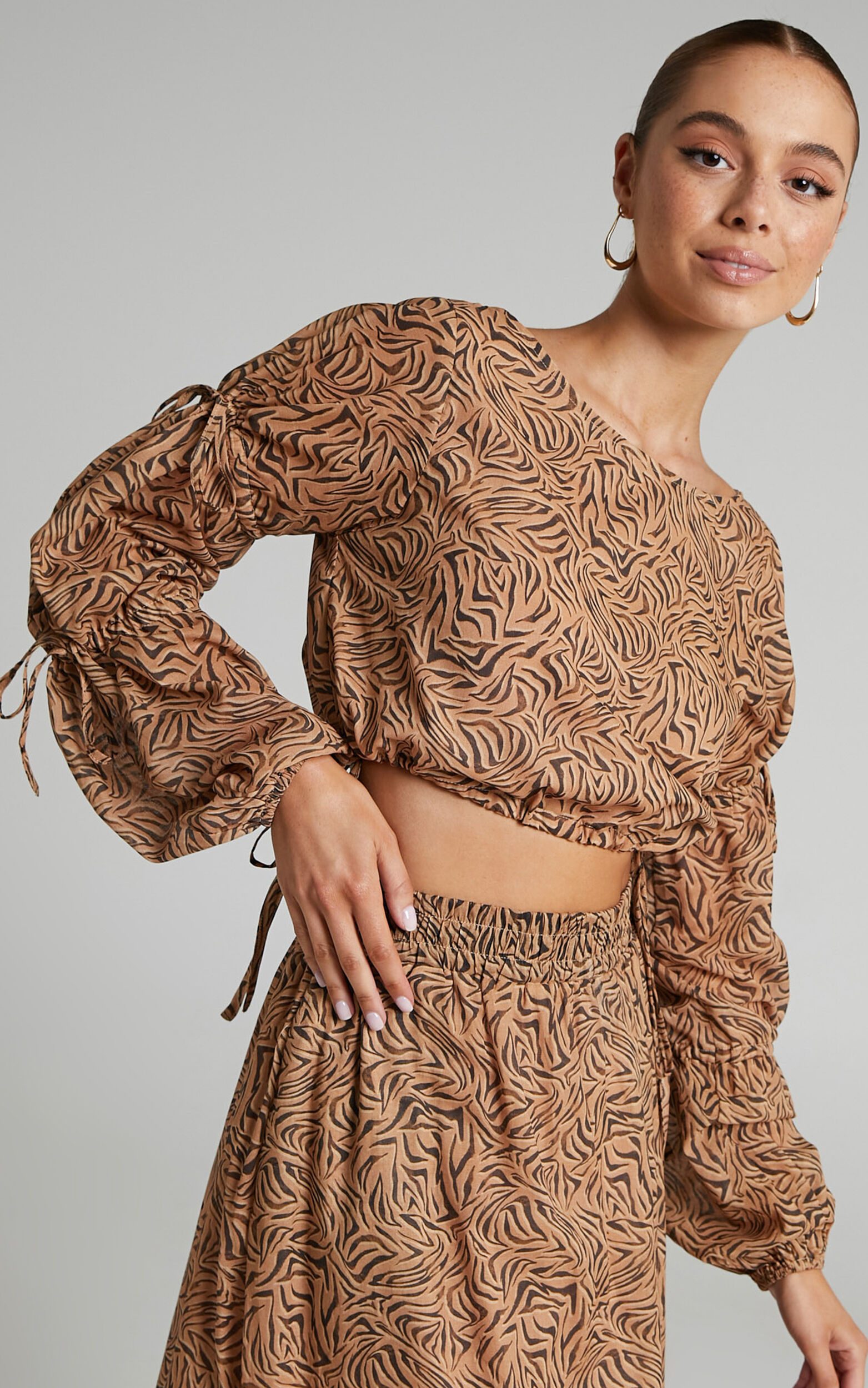 Charlie Holiday - Whitney blouse in Abstract Animal - L, BRN1