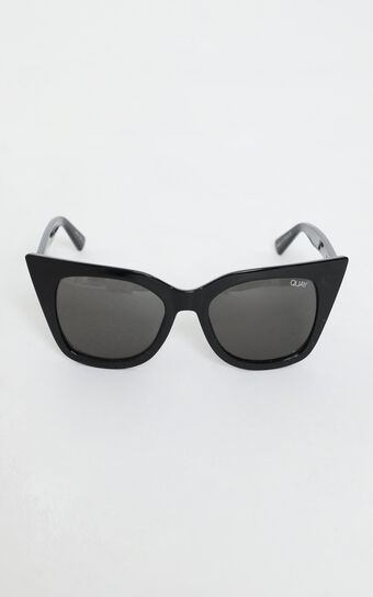 Quay - Harper Sunglasses in Black and Smoke Lens