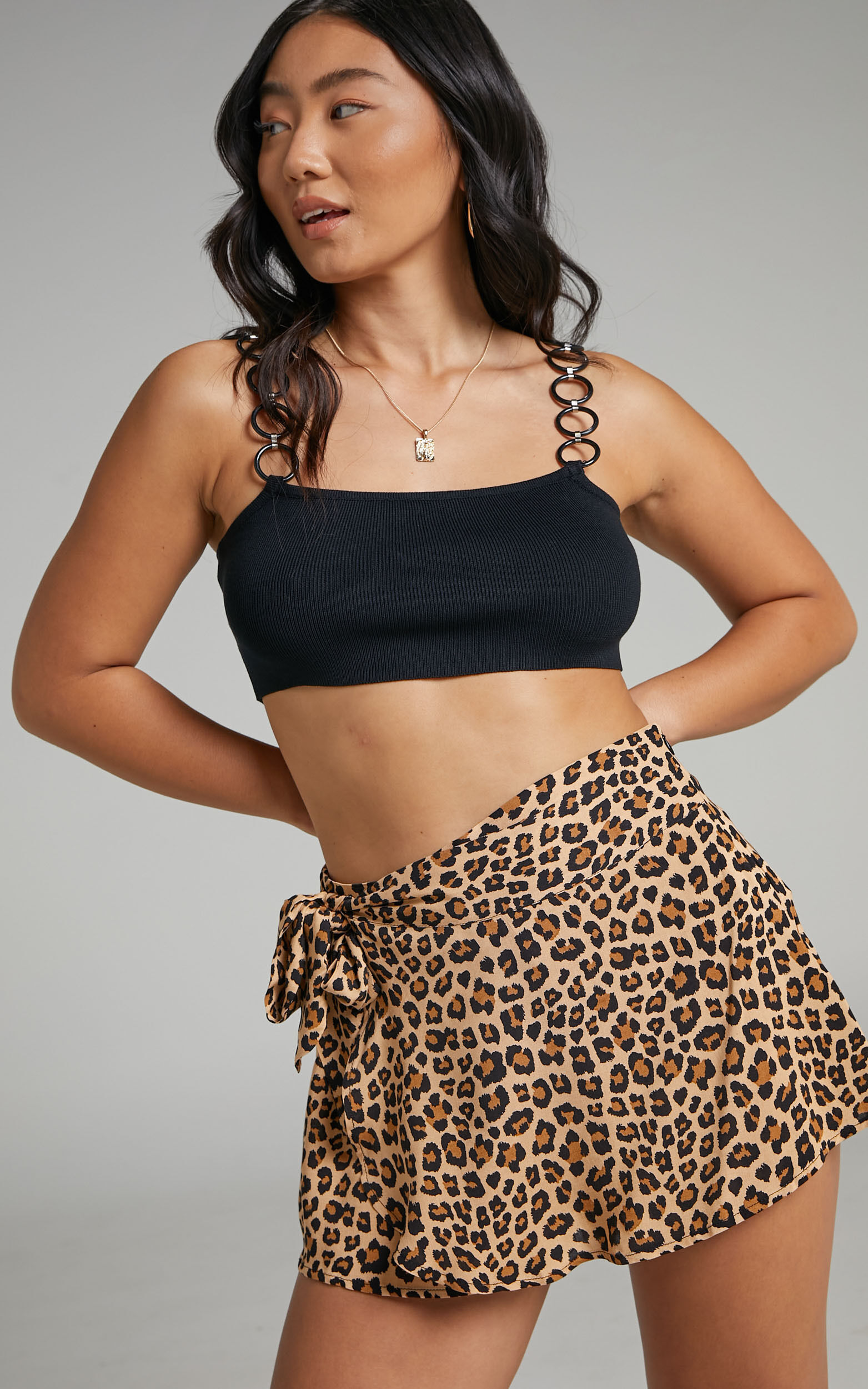 Virgetta Shorts - Tie Front Wrap Shorts in Leopard Print - 04, BLK1