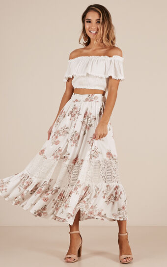 Field Of Flowers Skirt In White Floral