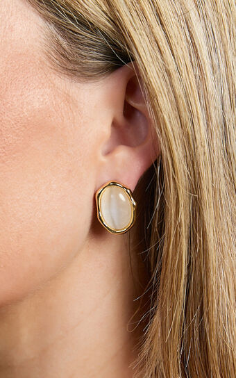 Eleanor Earrings - Pearl Stud Earrings in Gold