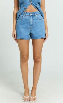 Erin Shorts - Mid Rise Denim Shorts in Mid Blue Wash