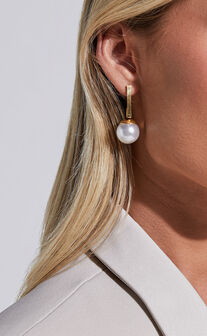 Kodi Earrings in Gold/Pearl