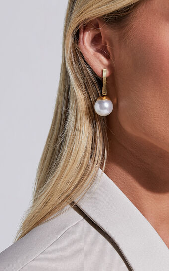 Kodi Earrings in Gold/Pearl