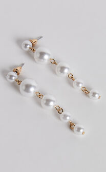 Oidessa Pearl Drop Earrings in Gold Pearl