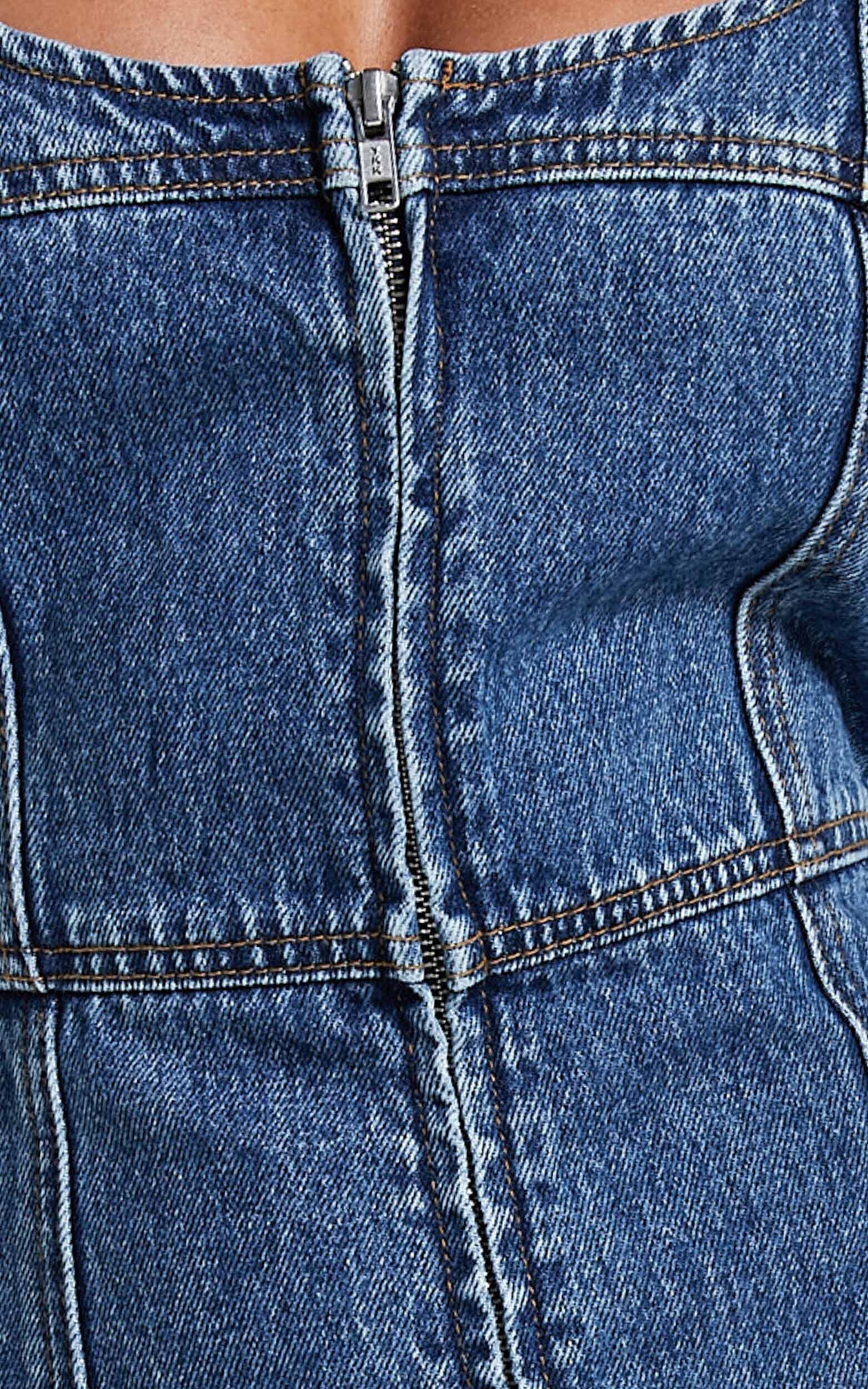 Zip best sale front jeans