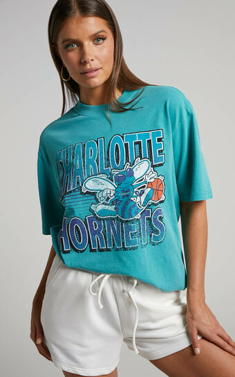 Mitchell & Ness - Charlotte Hornets Incline Stack Tee in Aqua