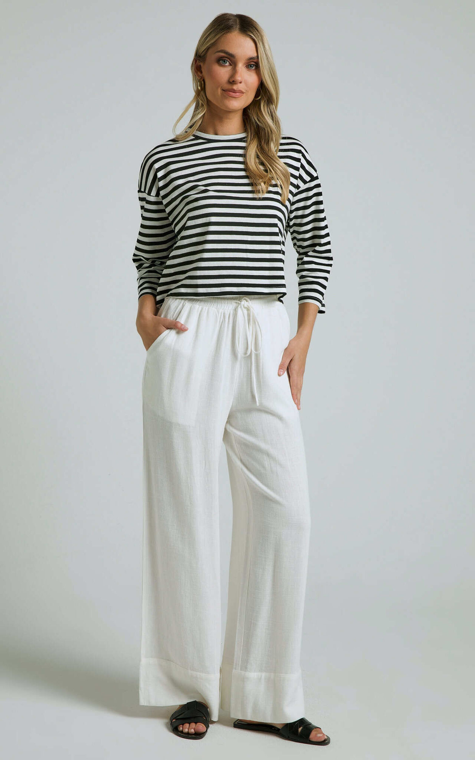 Ari Top - Crew Neck 3/4 Sleeve T-shirt in Black and white stripe - 06, BLK1
