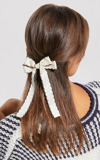 Yuri Hair Bow - Contrast Seam Detail Hair BOw in White & Black 