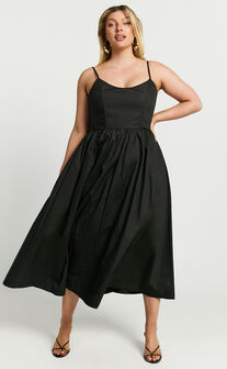 Braelyn Midi Dress - Scoop Neck Flare Dress in Black