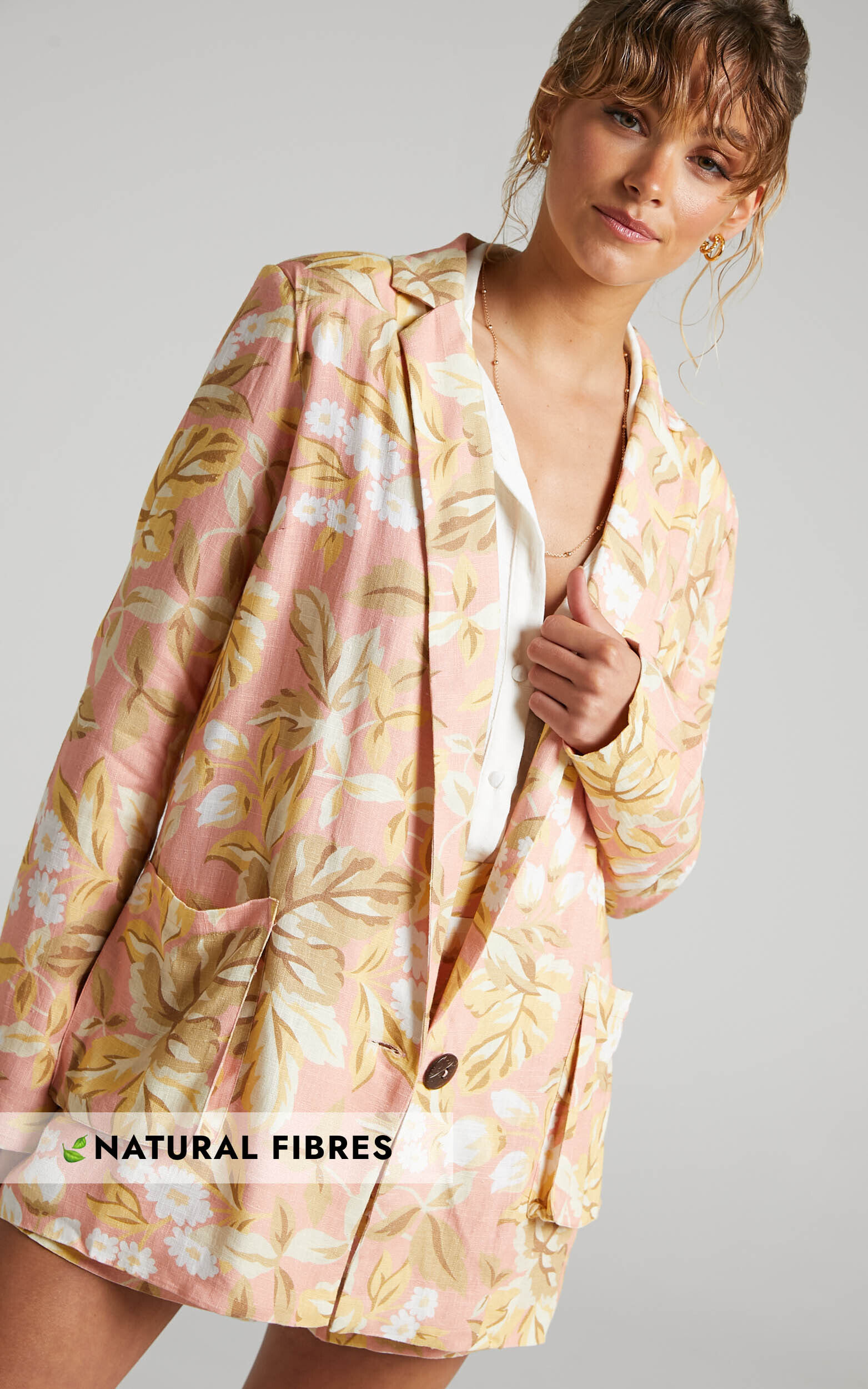 Amalie The Label - Bay Linen Relaxed Button Front Blazer in Pink Floral - 04, PNK1