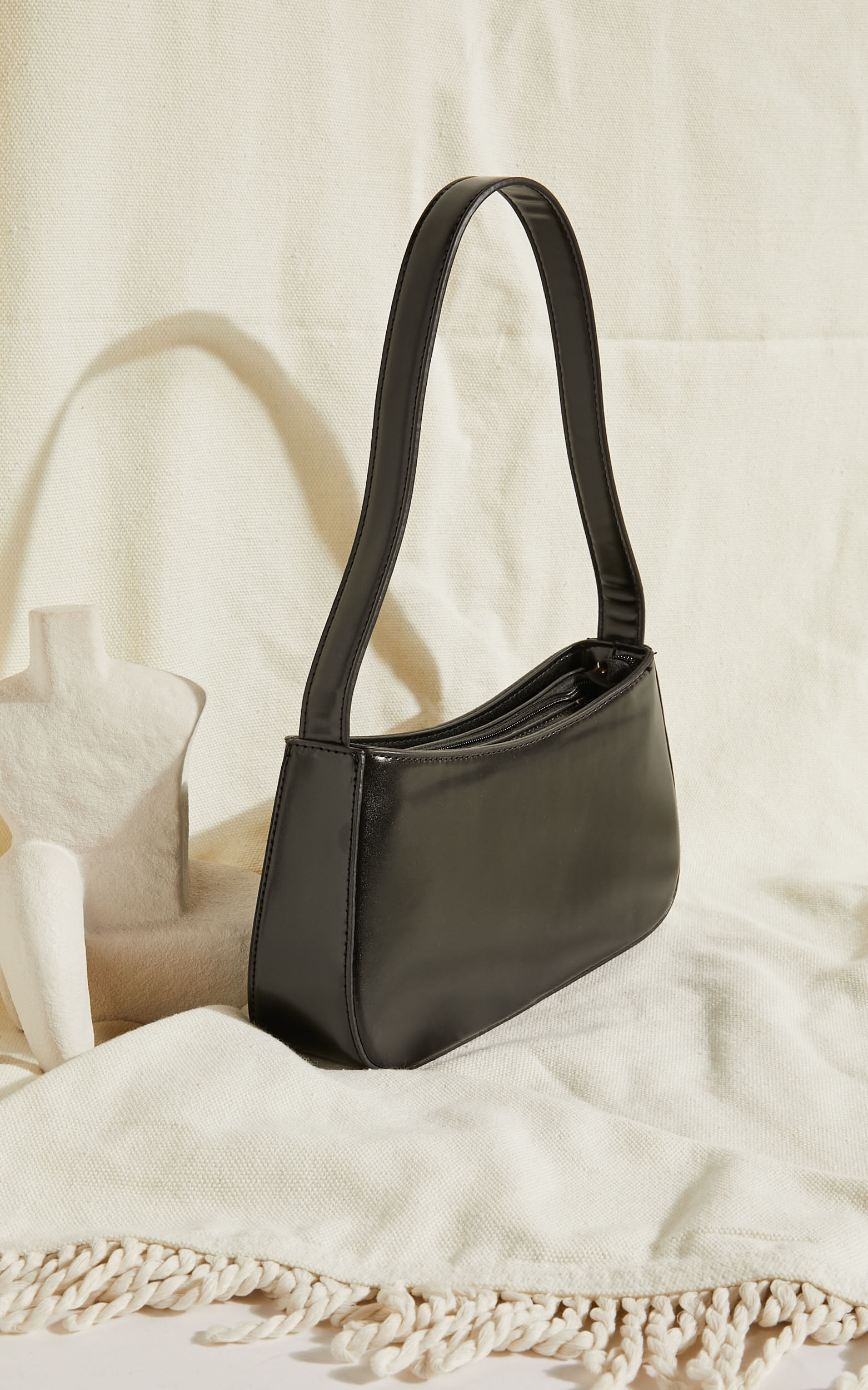 Lewisham Bag PU Shoulder Bag in Black Showpo