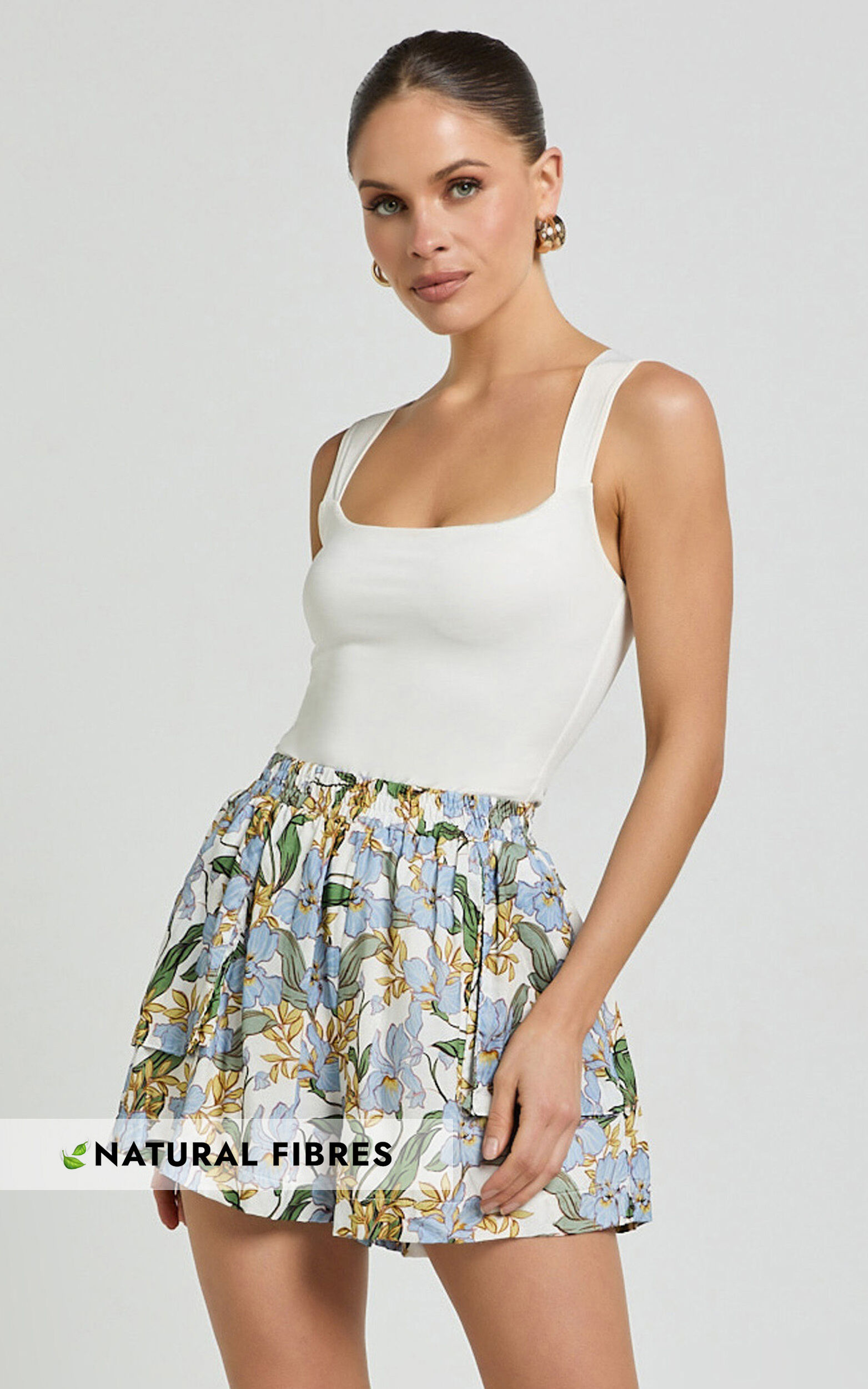 Amalie The Label - Linen Estella Elastic Waist Relaxed Shorts in Iris Floral - 04, MLT1