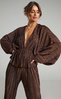 Wiluna Top - Balloon Sleeve Plisse Top in Chocolate