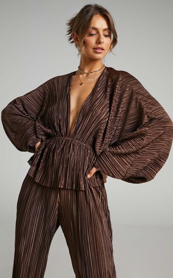 Wiluna Top - Balloon Sleeve Plisse Top in Chocolate