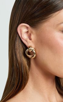 Evelina Drop Earrings in Gold