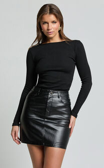 Alyse Top - Ribbed Long Sleeve Ruched Top in Black