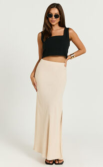 Jhovie Top - Linen Crop Top in Black