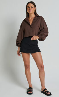 Marsha Shirt - Cropped Long Sleeve Button Up Shirt in Chocolate
