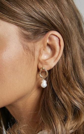Paolina Earrings in Gold