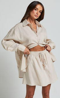 Anziel Top - Linen Look Collared Long Sleeve Button Through Relaxed Shirt in Oatmeal