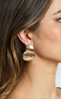 Aria Drop Earrings in Gold