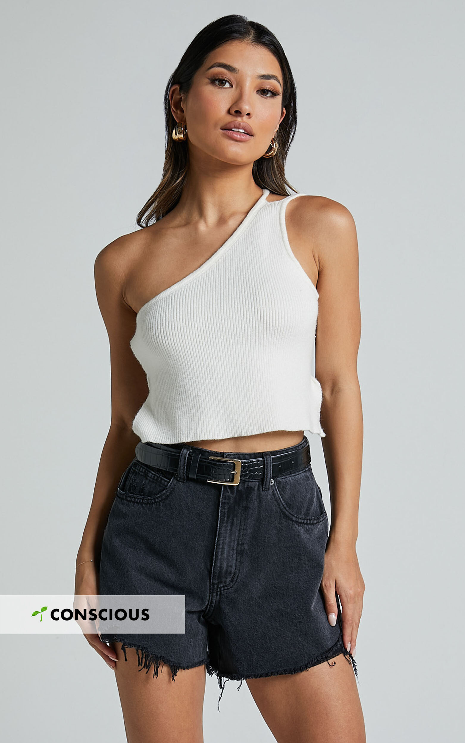 Eloisa Shorts - Recycled Cotton Raw Hem Denim Shorts in Black Wash - 04, BLK1