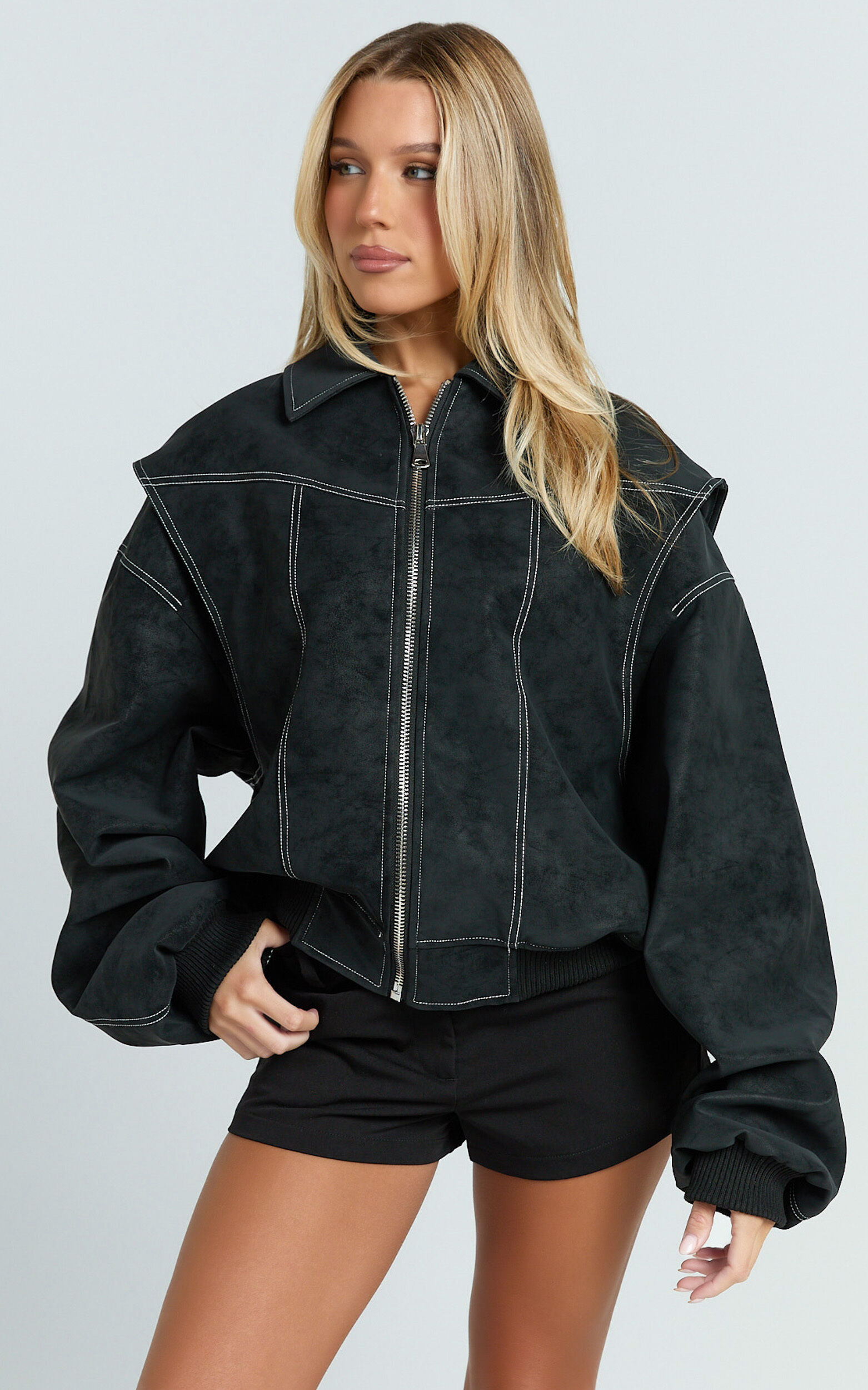 lioness nirvana bomber onyx xs 新品未使用 Brandy Melville - lioness nirvana bomber onyx xs 新品未使用