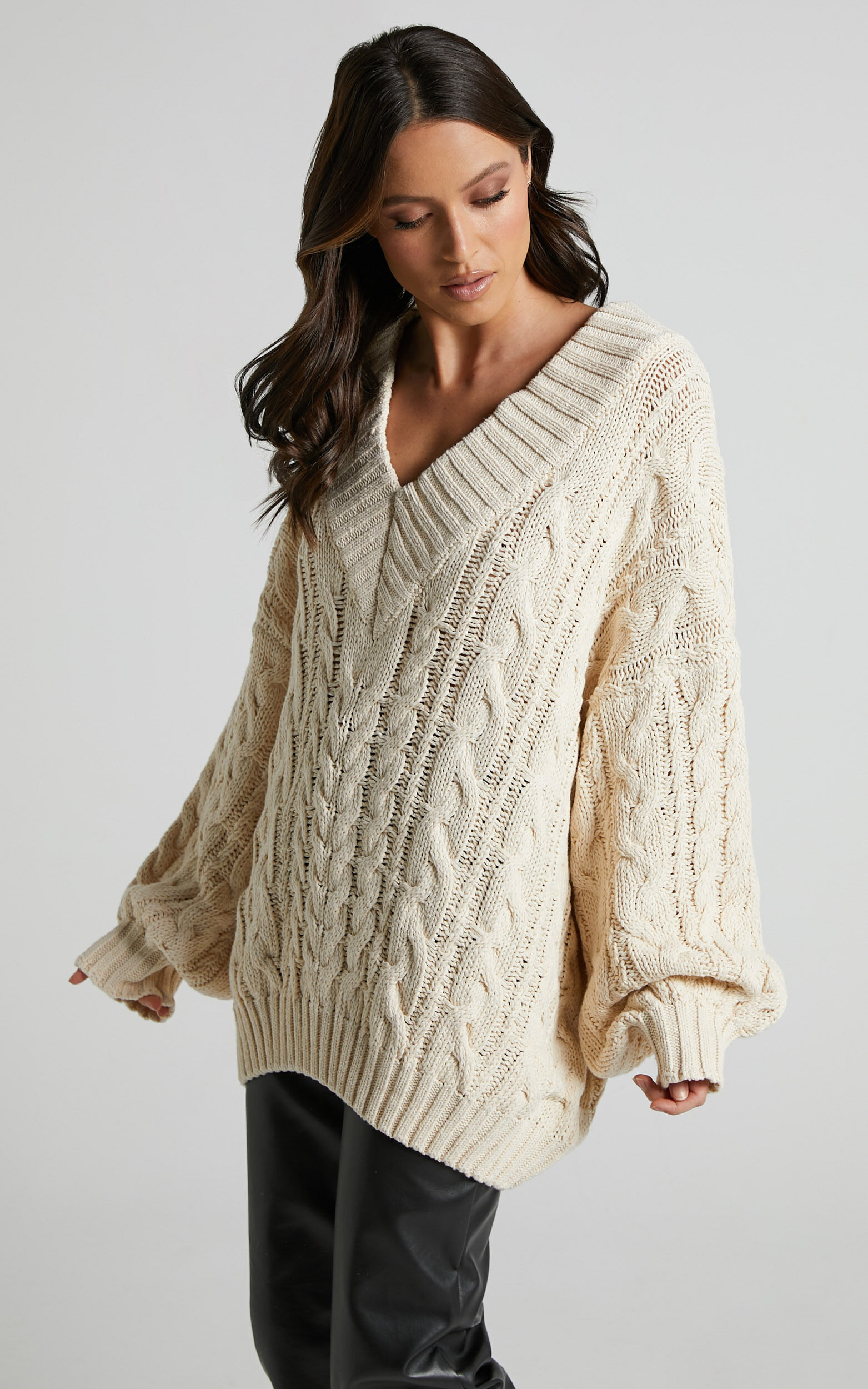 Cable knit v neck shop