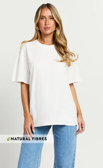 Prizza Top - Longline Boyfriend Tee Top in White