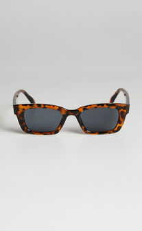 Axelle Sunglasses in Tortoiseshell