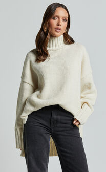 Josie Jumper - Oversized Turtle Neck Recycled Knitted Jumper in Cream