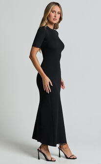 Lanie Midi Dress - Knitted Crew Neck Short Sleeve Dress in Black
