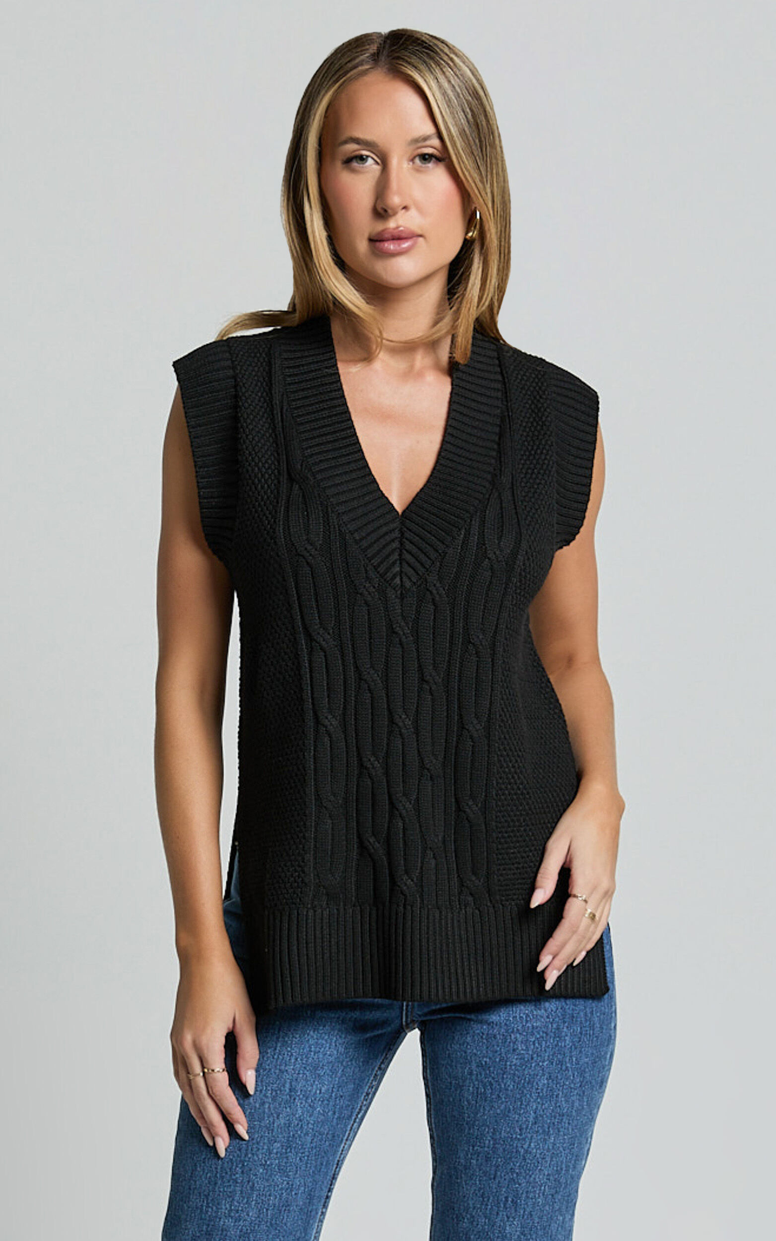 Cadha Vest - Knit Sweater Vest in Black - 04, BLK1