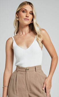 Kryselle Top - V Neck Knitted Tank Top in White