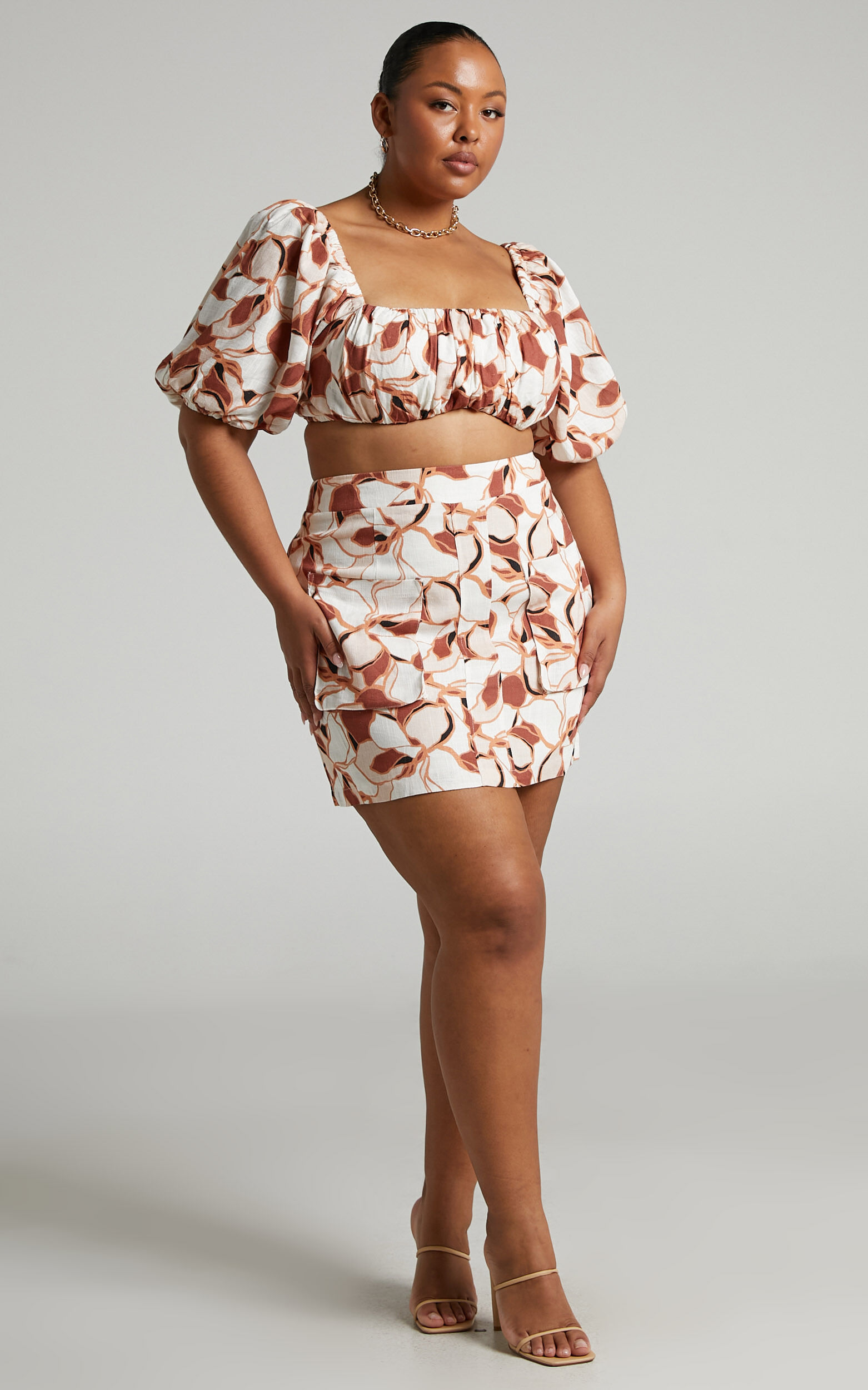 Floral skirt deals with pockets