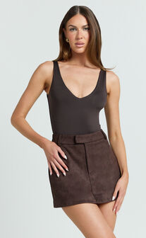 Jamie Bodysuit - V Neck Bodysuit in Chocolate