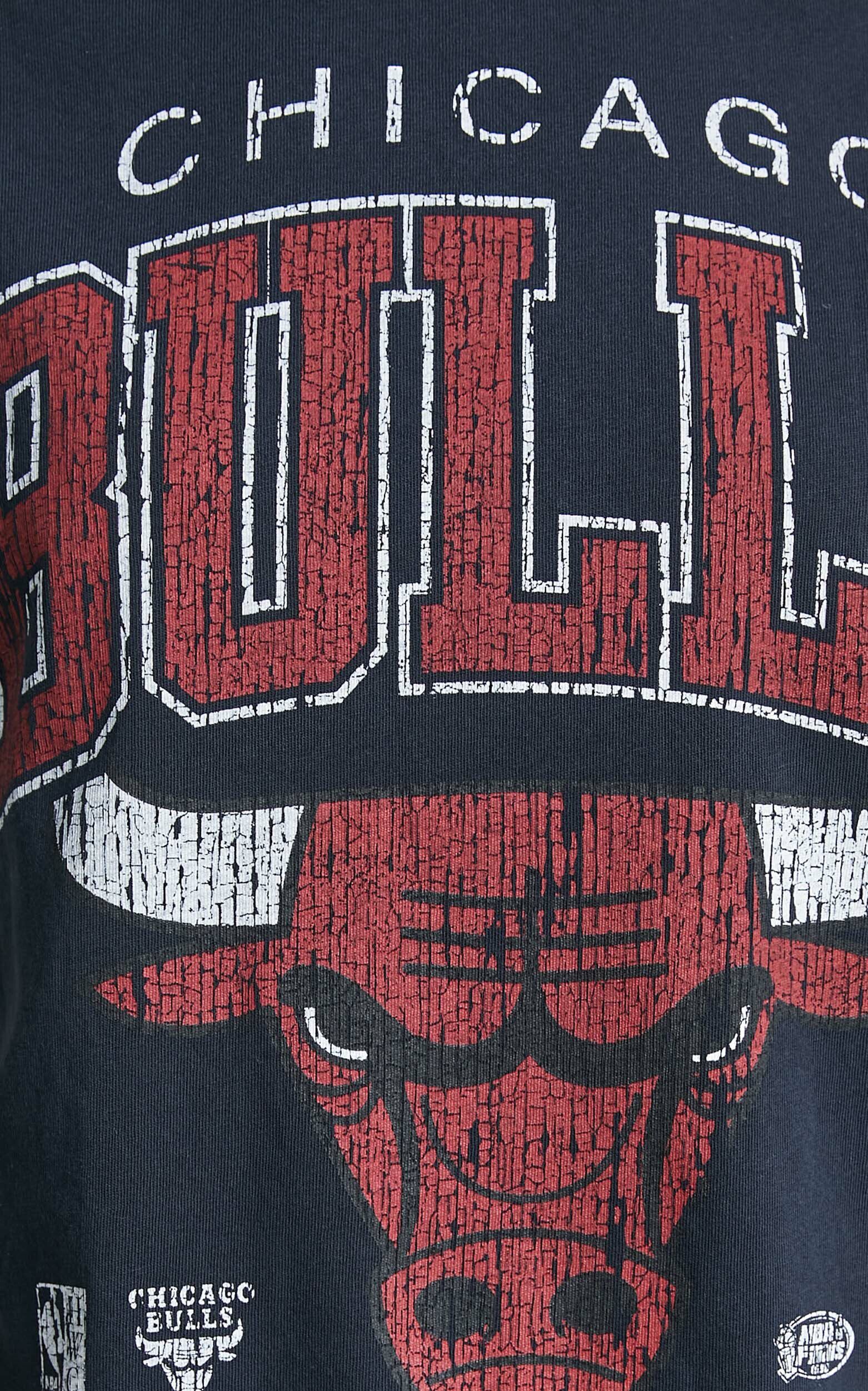 Mitchell & Ness -Chicago Bulls XL ARCH TEE in Faded Black | Showpo EU