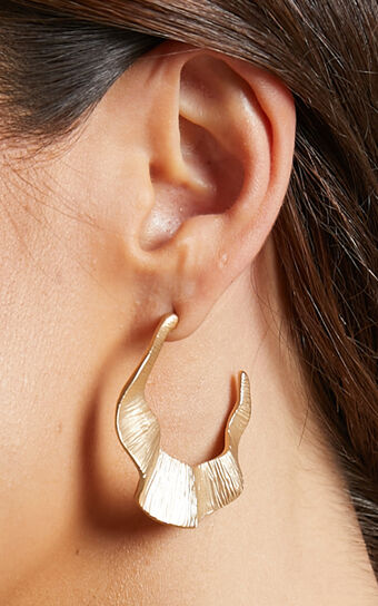 Celynna Earrings Wavy Half Hoop in Gold No Brand Sale