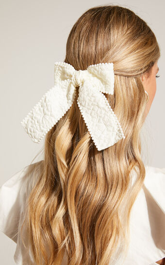 Isla Pearl Textured Hair Bow in Cream