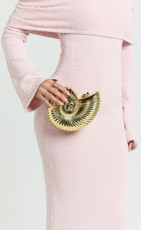 Isla Shell Clutch in Gold