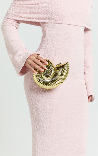 Isla Shell Clutch in Gold