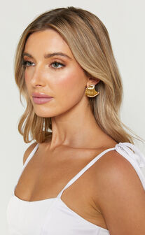 Liv Shell Earrings in Gold