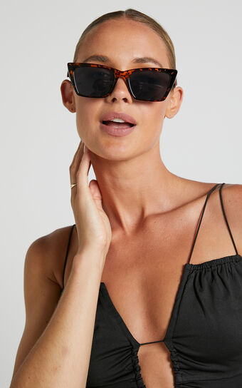 Jimma Sunglasses - Square Cateye Sunglasses in Tortoiseshell
