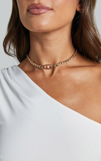 Lanna Pearl Choker Necklace in Gold Pearl