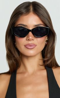 Keisha Sunglasses - Wide Rim Sunglasses in Black